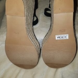 Closed toe Wedge